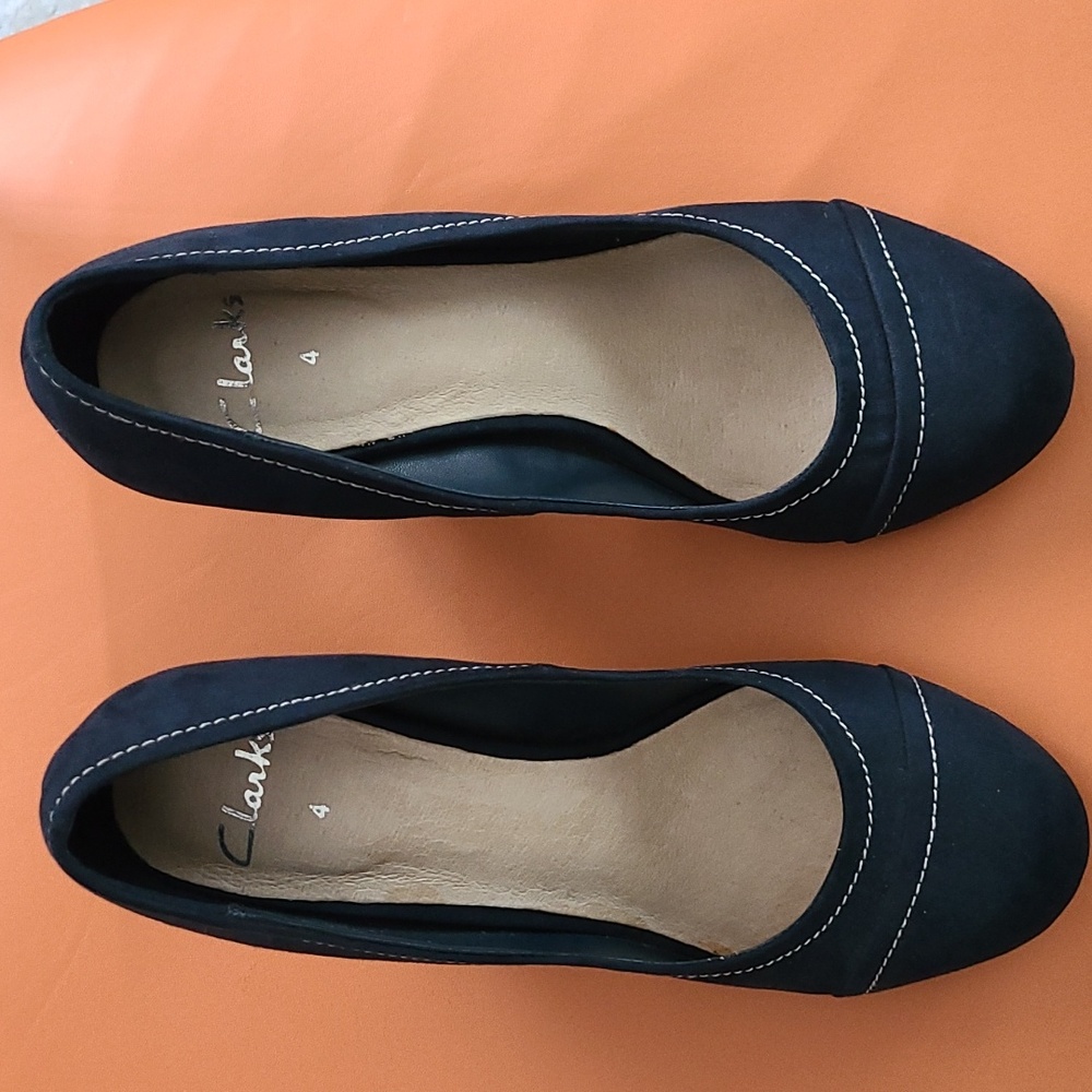 Clarks size 6.5 like new
